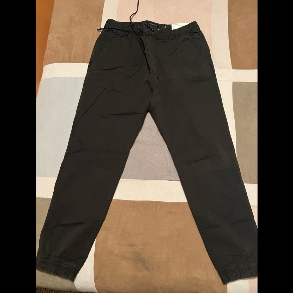 American Eagle men’s joggers